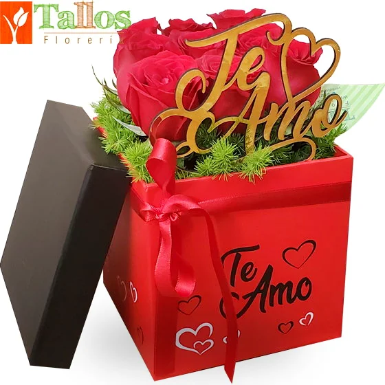 Arreglo floral de rosas rojas en caja ideal para regalo de amor romántico o aniversario elegante con delivery en Lima