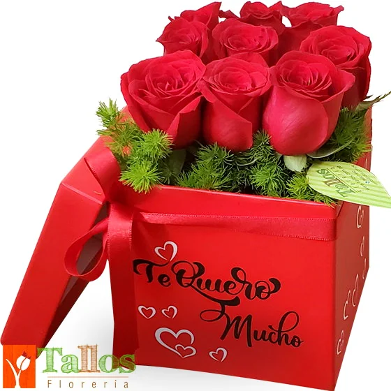 Arreglo floral de rosas rojas en caja ideal para regalo de amor romántico o aniversario elegante con delivery en Lima