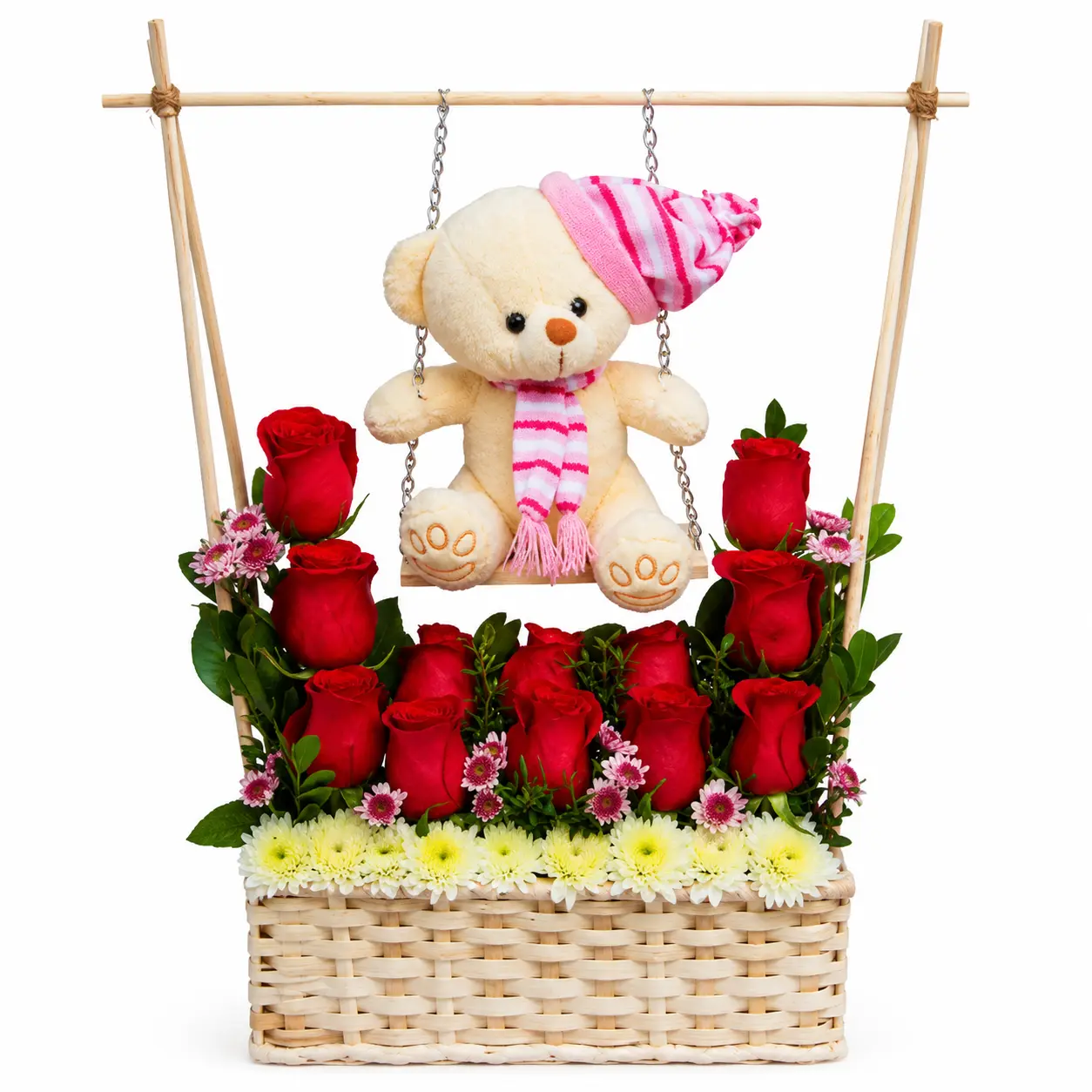 Arreglo floral con rosas rojas y peluche en canasta de mimbre ideal para regalo romántico cumpleaños o aniversario con entrega a domicilio en Lima