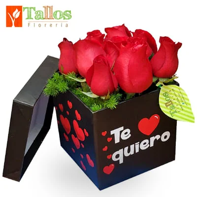 Arreglo floral de rosas rojas en caja ideal para regalo de amor romántico o aniversario elegante con delivery en Lima