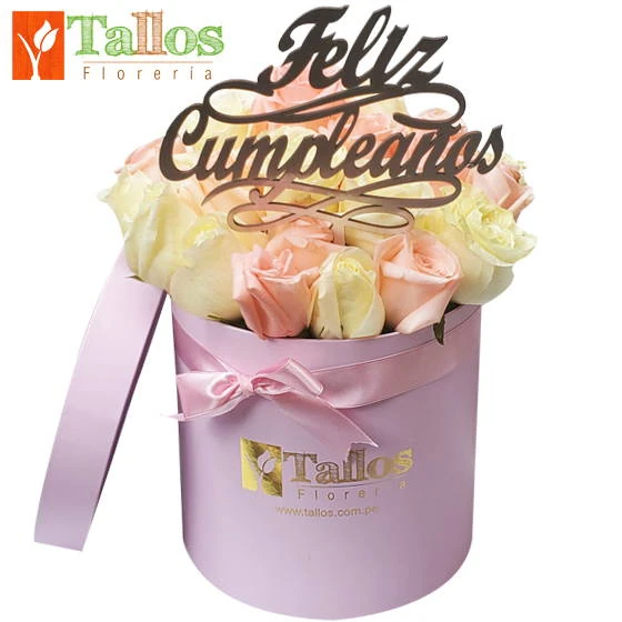 arreglo floral en box con rosas blancas y rosadas para cumpleaños con entrega en Lima