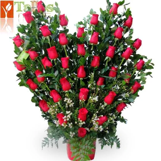 arreglo floral con rosas rojas en base de cerámica roja para regalo con entrega en Lima