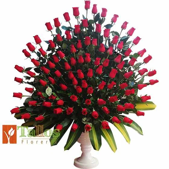 arreglo floral de 100 rosas rojas para amor o eventos con entrega en Lima