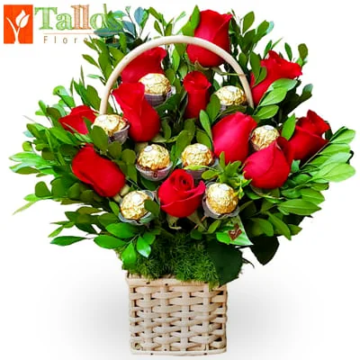 canasta de rosas con chocolates para regalo de amor con entrega en Lima
