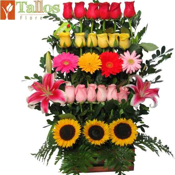 arreglo floral colorido con rosas girasoles y gerberas para eventos con entrega en Lima