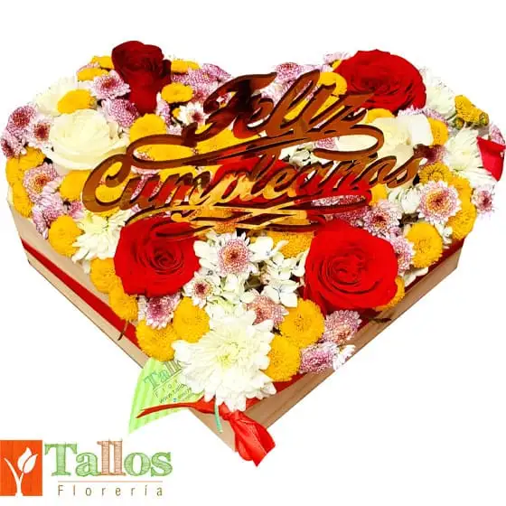 corazón floral para cumpleaños con flores frescas para regalar con delivery de flores en Lima
