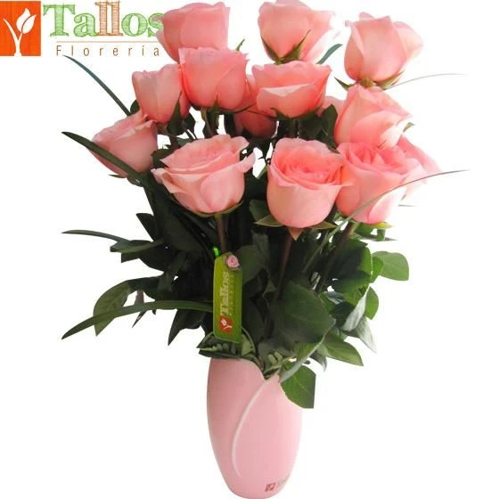Arreglo floral de rosas rosadas en florero rosado ideal para regalo elegante por cumpleaños aniversario o cualquier ocasión especial con delivery en Lima