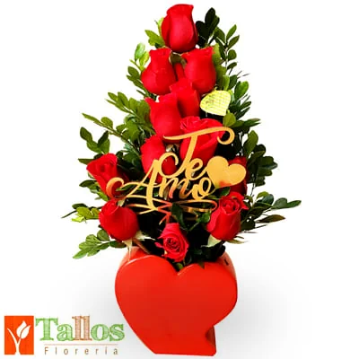 rreglo floral de rosas rojas en florero para amor delivery de flores en Lima