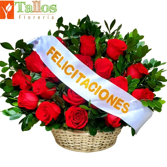 arreglo floral de abundantes rosas rojas en canasta para felicitaciones e inauguraciones delivery de flores en Lima