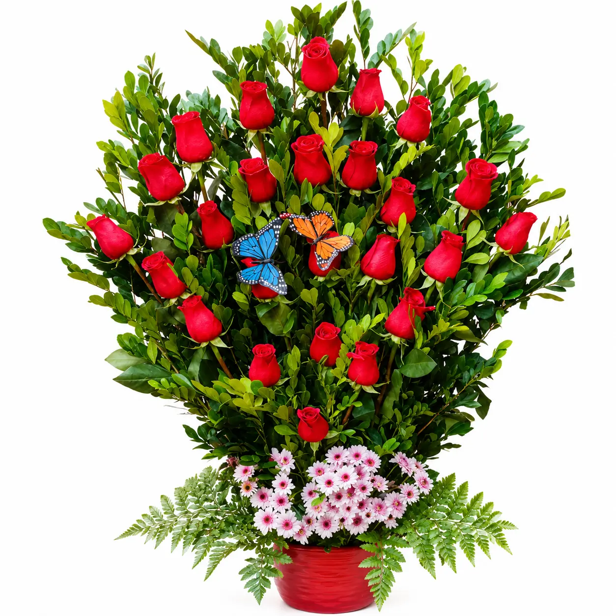 Arreglo floral con rosas rojas y pareja de mariposas en base de cerámica roja ideal para regalo de amor romántico con entrega a domicilio en Lima