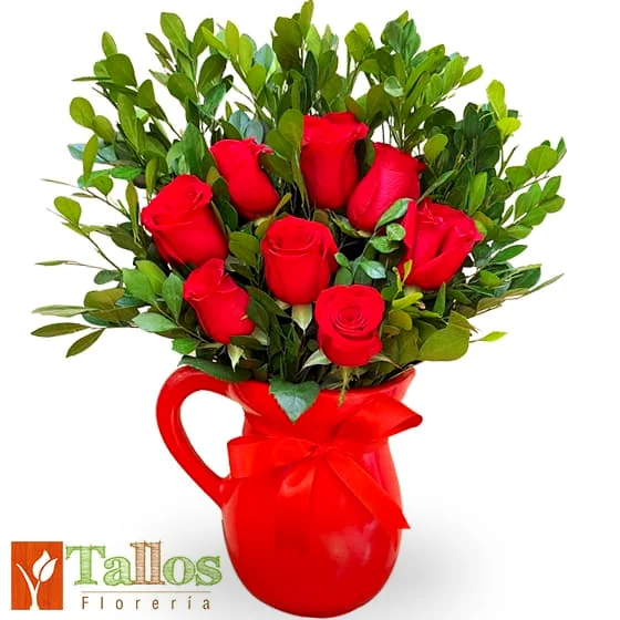 regando amor con rosas para regalo romántico delivery de flores en Lima