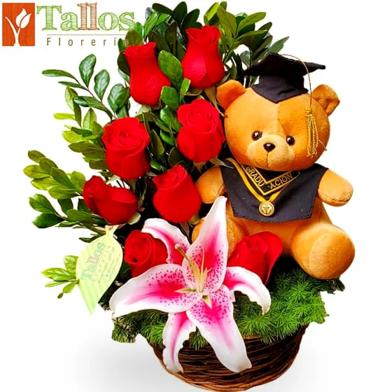 graduado entre rosas para regalo de graduación delivery de flores en Lima