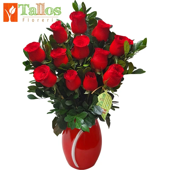 rosas rojas en florero para regalo romántico delivery de flores en Lima