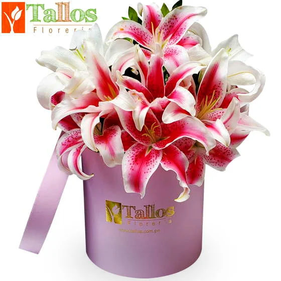 box rosado de lirios rosados y blancos para regalo elegante delivery de flores en Lima