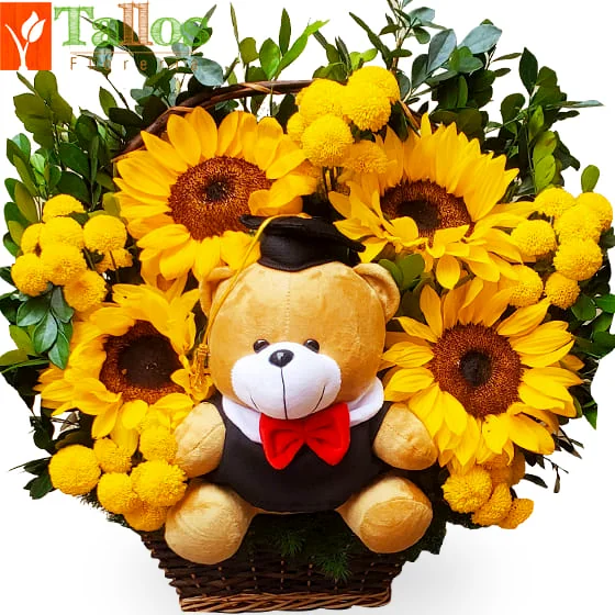 canasta de graduación con lirios y rosas para felicitar al graduado con delivery de flores en Lima