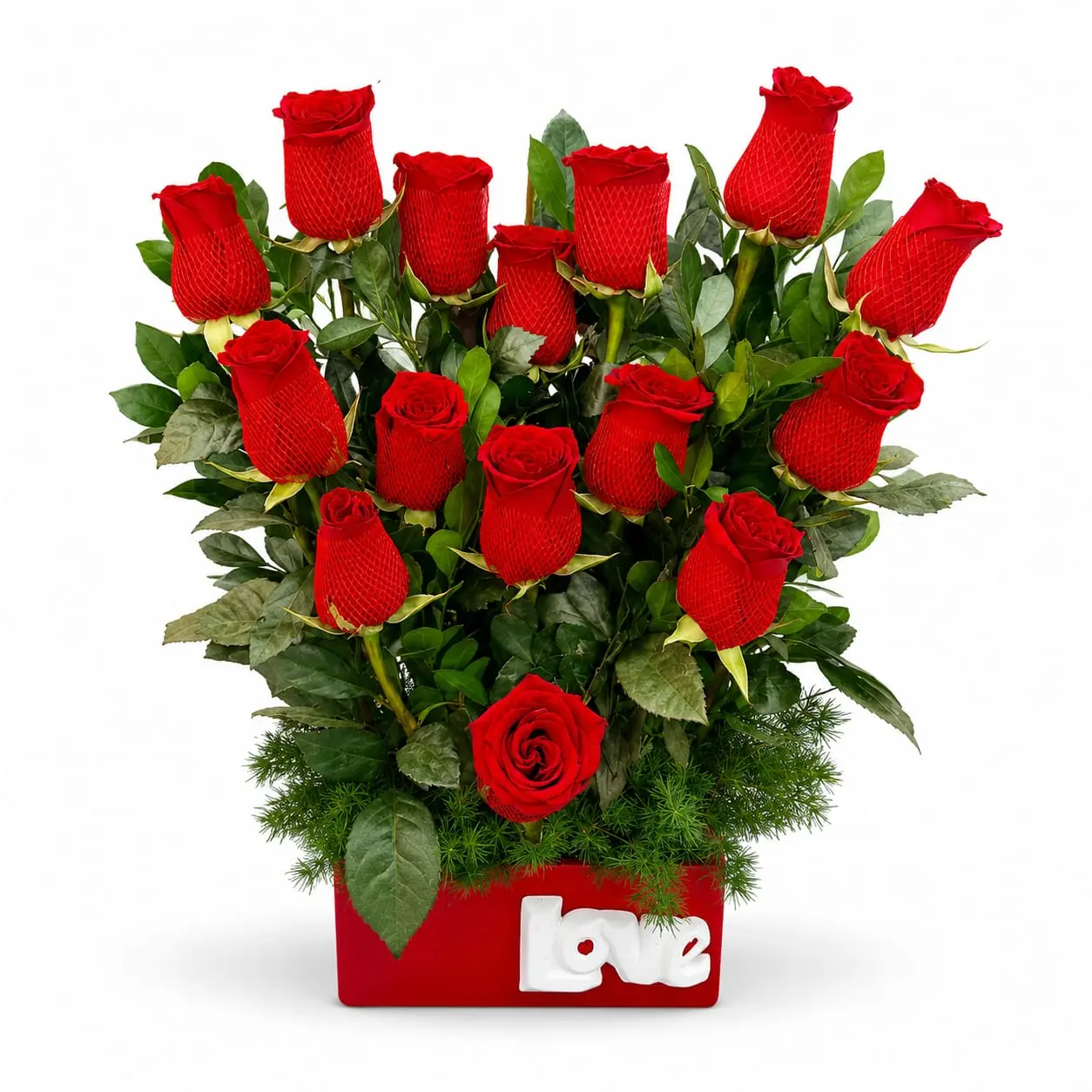 Arreglo floral con rosas rojas en base roja con frase love ideal para regalo de amor romántico entrega a domicilio en Lima